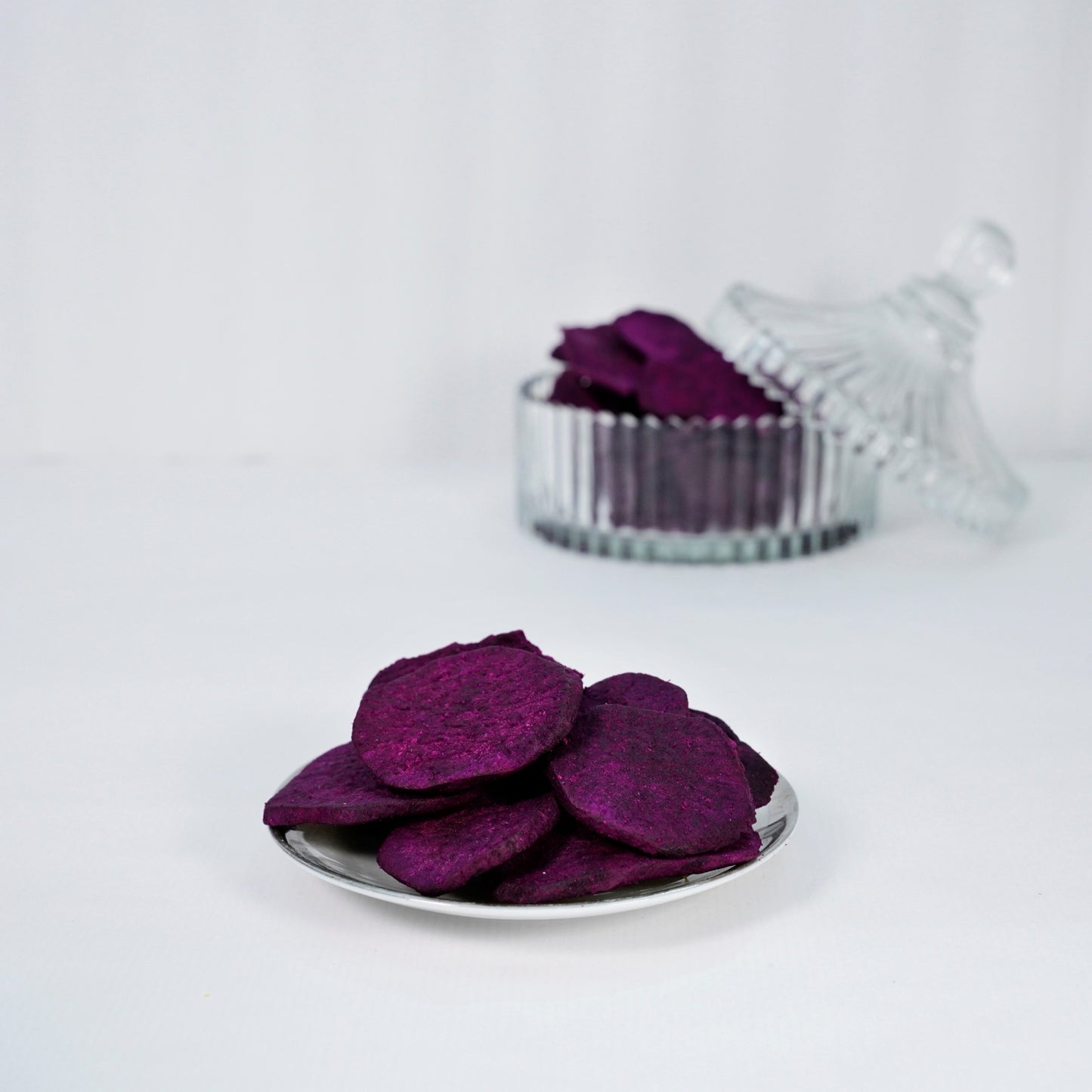 Dehydrated purple potato chips – crunchy, colorful healthy snack