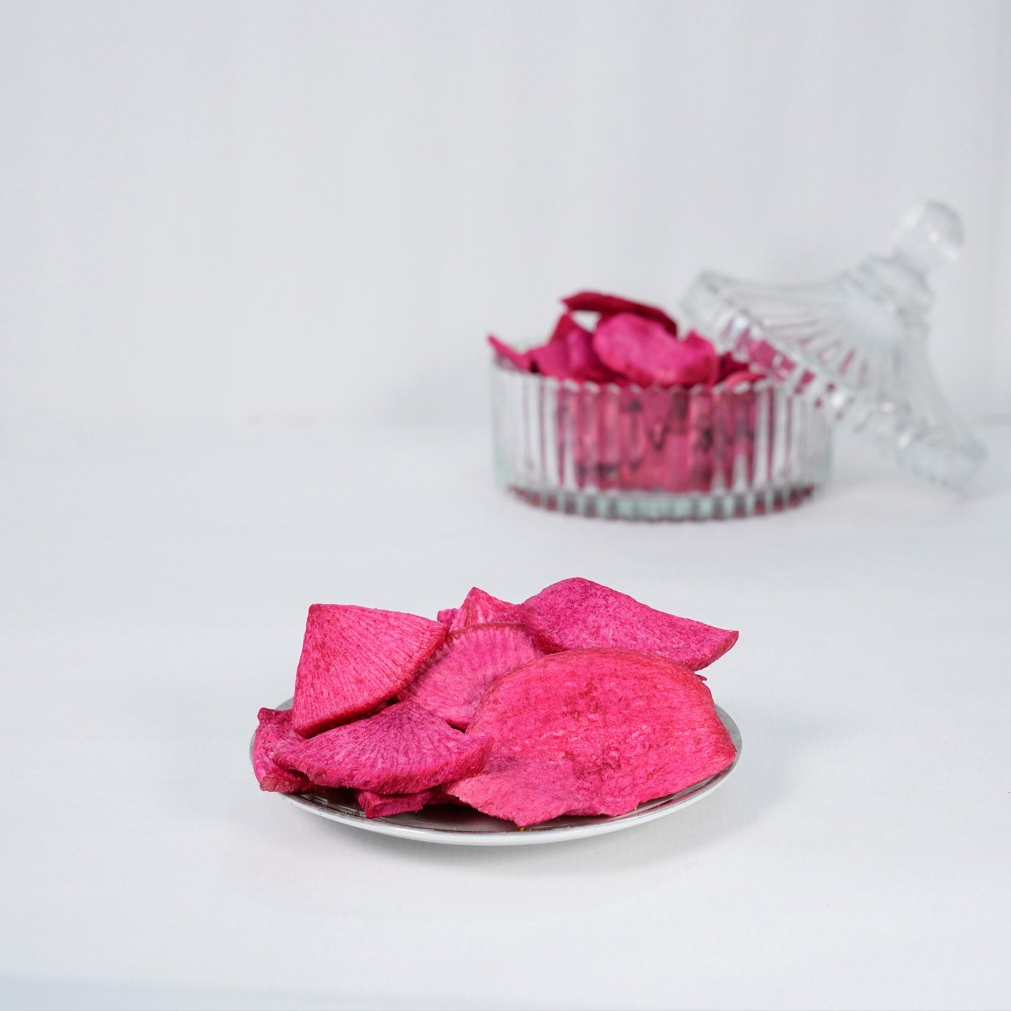Dehydrated red radish chips – crunchy, zesty, healthy vegetable snack