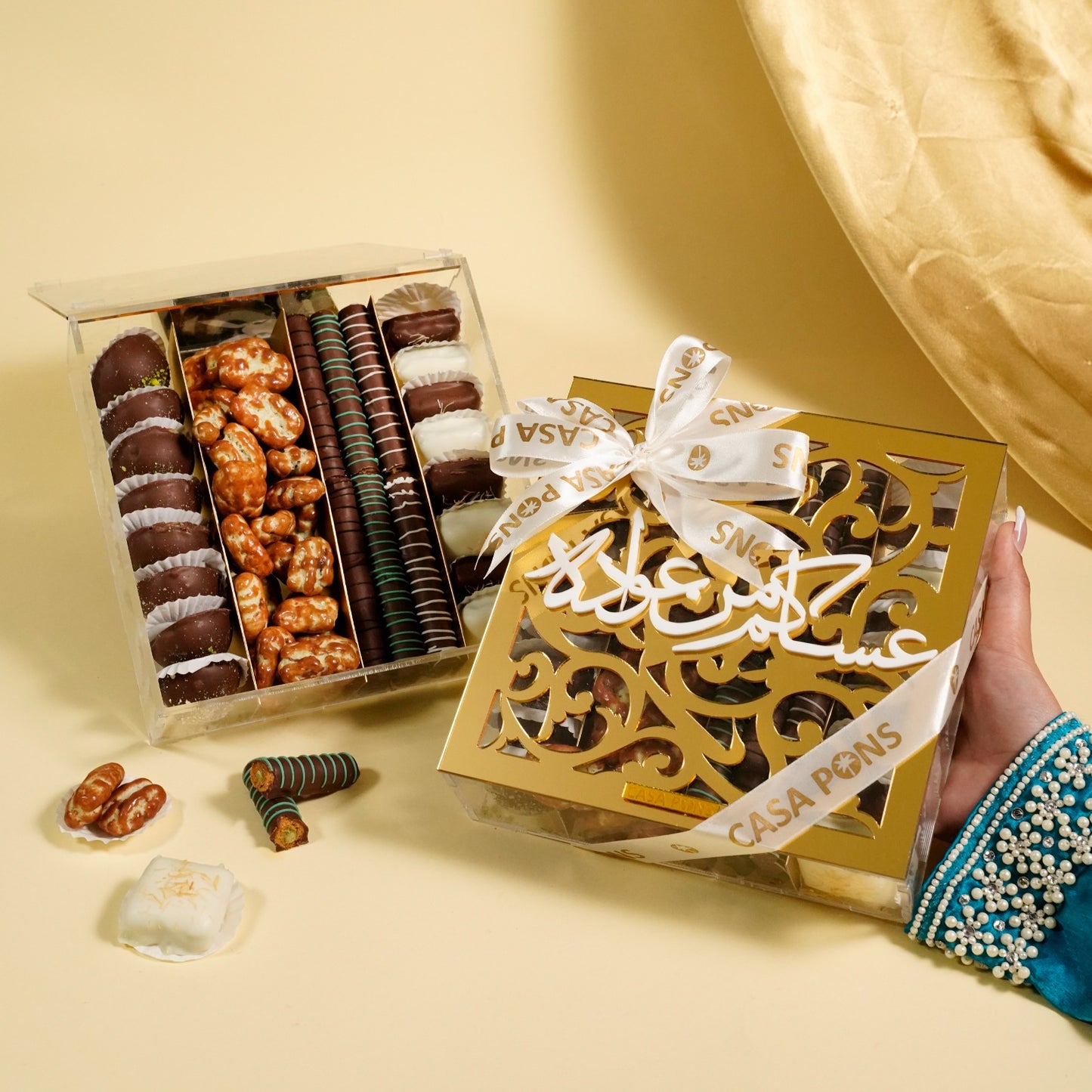 Gold Window Special Chocolates – Casa Pons luxury golden gift box with assorted premium chocolates