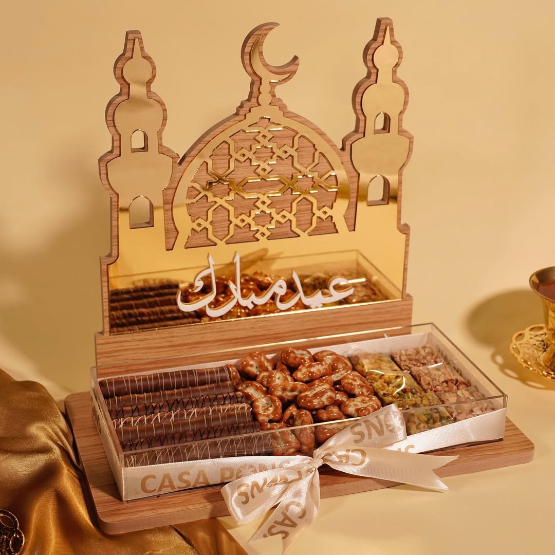 Majlis Eid Tray – golden mosque-shaped gift tray with assorted chocolates and pecans