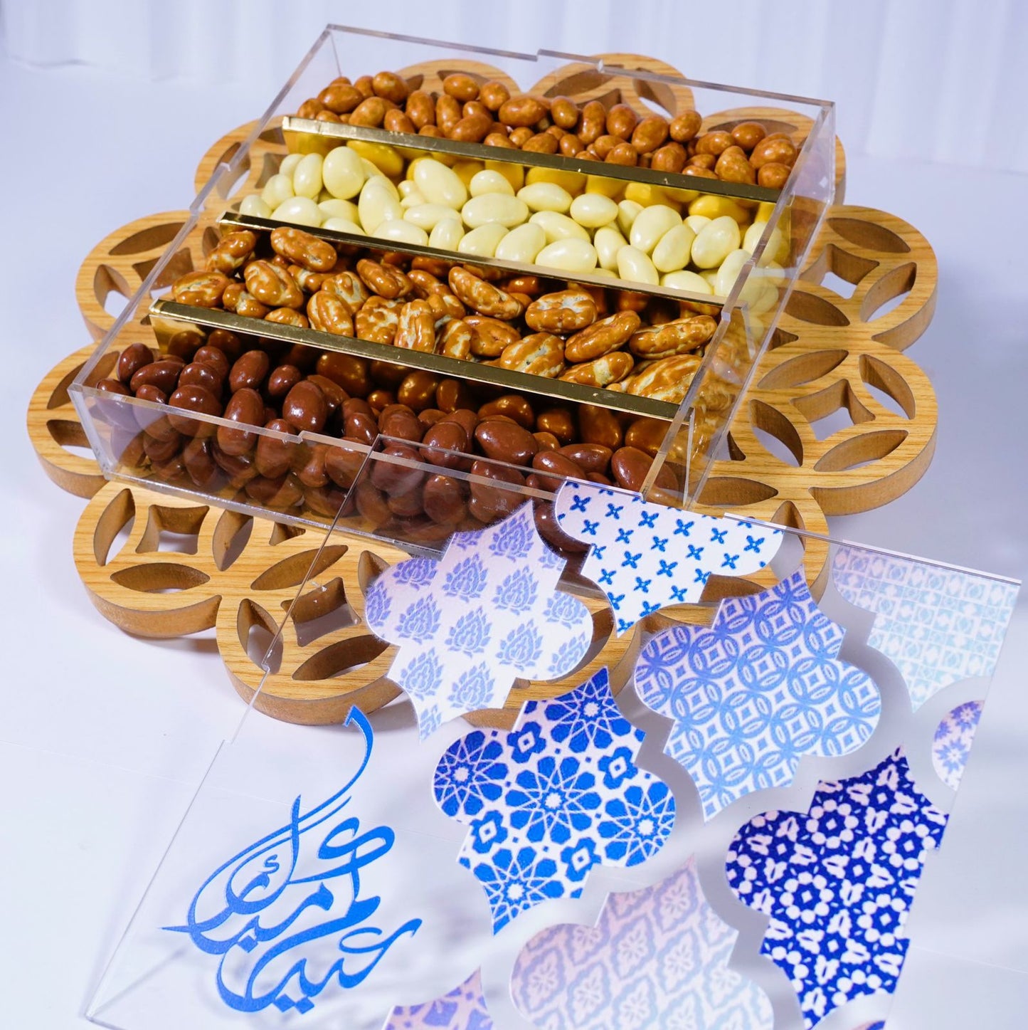 صينية خشب زرقاء متنوعة من جوز البقان - 1 كيلوغرام