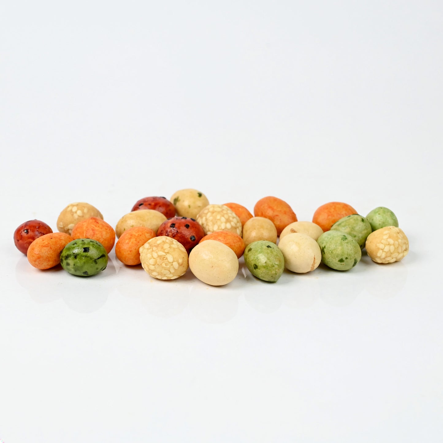 مقرمشات الفول السوداني المغطاة بمزيج من المكونات - وجبة خفيفة لذيذة ومقرمشة