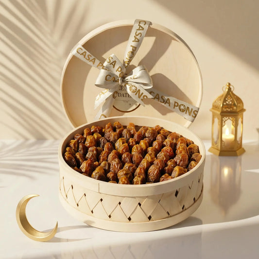 Premium dry Majdool dates from Jordan in a palm tree gift box 1 kg