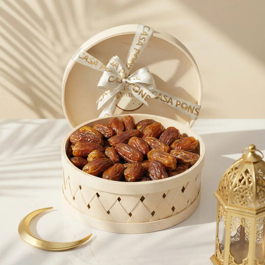 Dry Majdool dates presented in a palm tree gift box 500 g