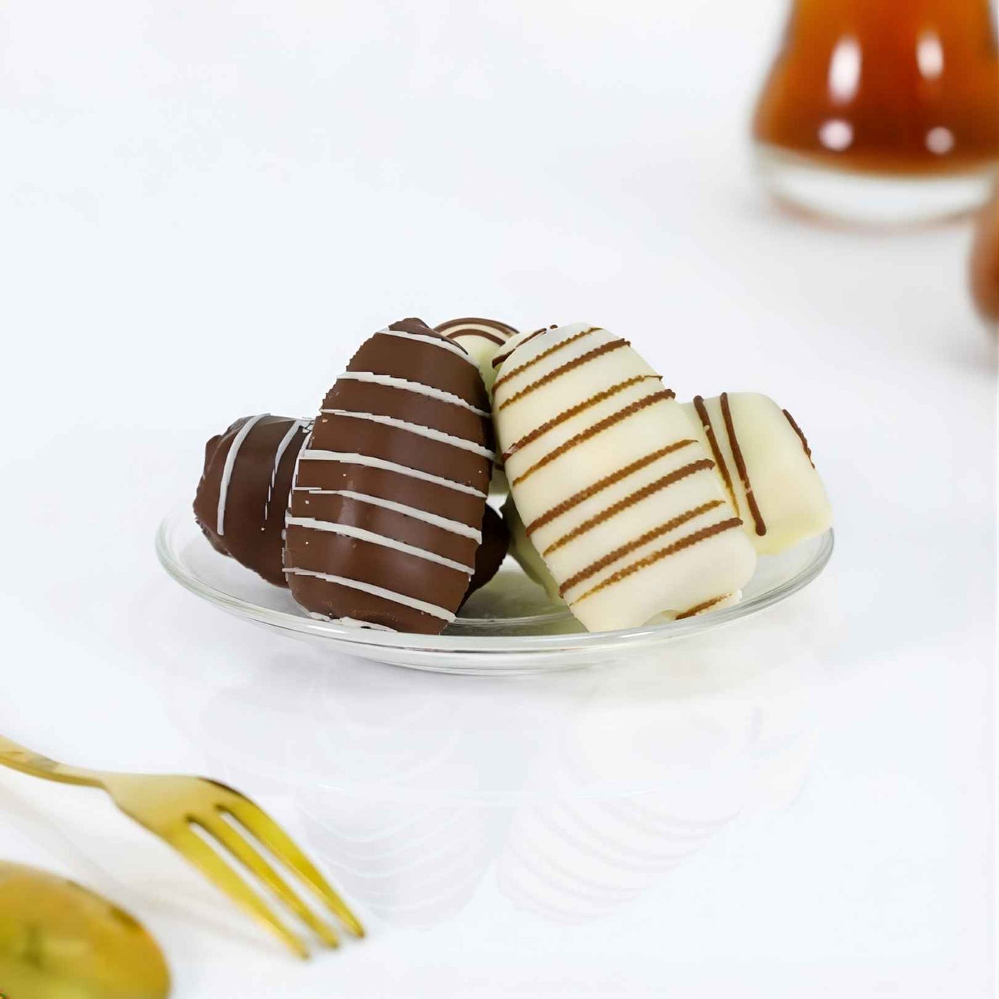 Organic Dates with Chocolate – Premium Arabic Delight