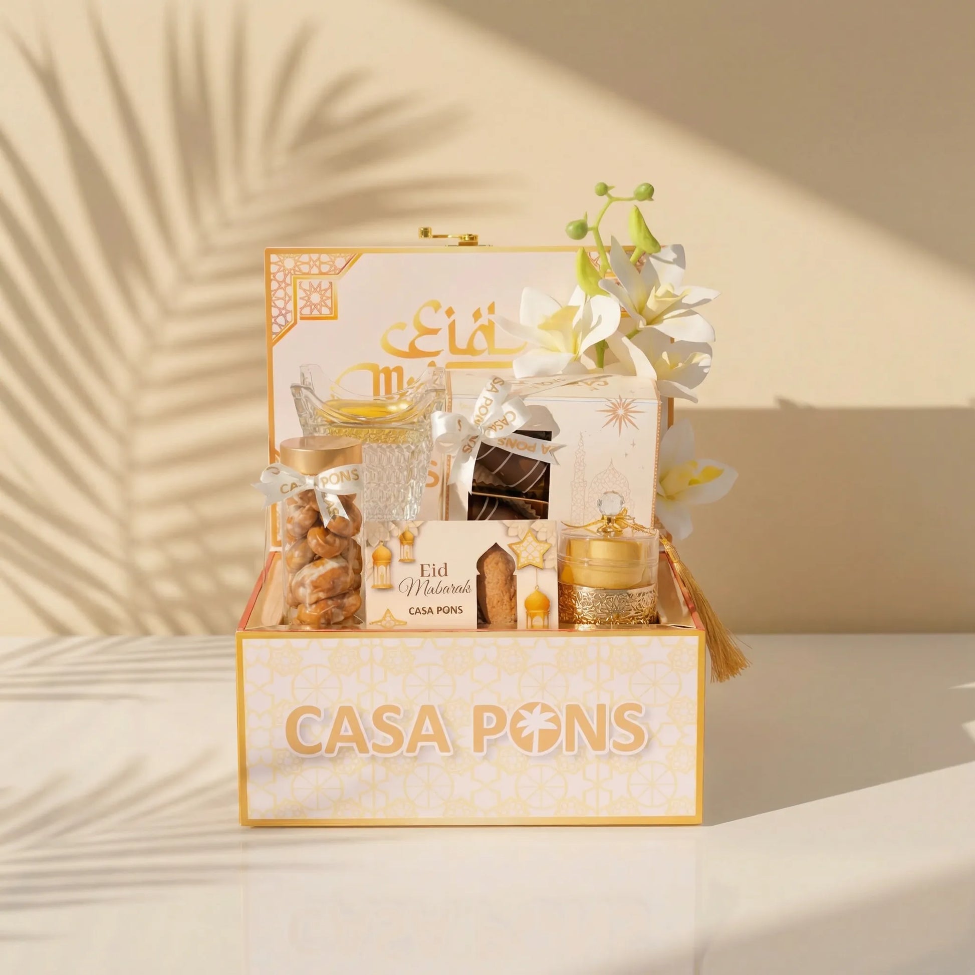 Casa Pons gift set with decorative items on a neutral background