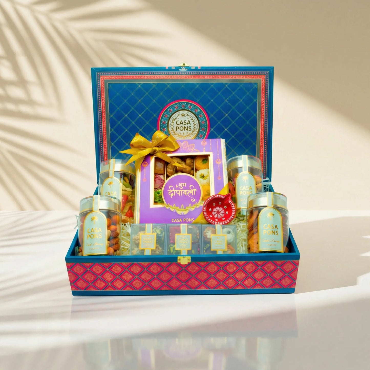 سلة متوسطة الحجم مطبوعة باللون الأزرق الملكي والوردي