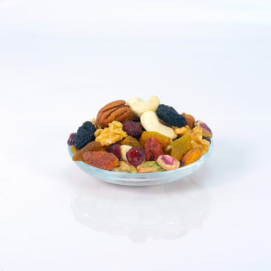 مزيج الطاقة من المكسرات مع الزبيب - وجبة خفيفة صحية فاخرة