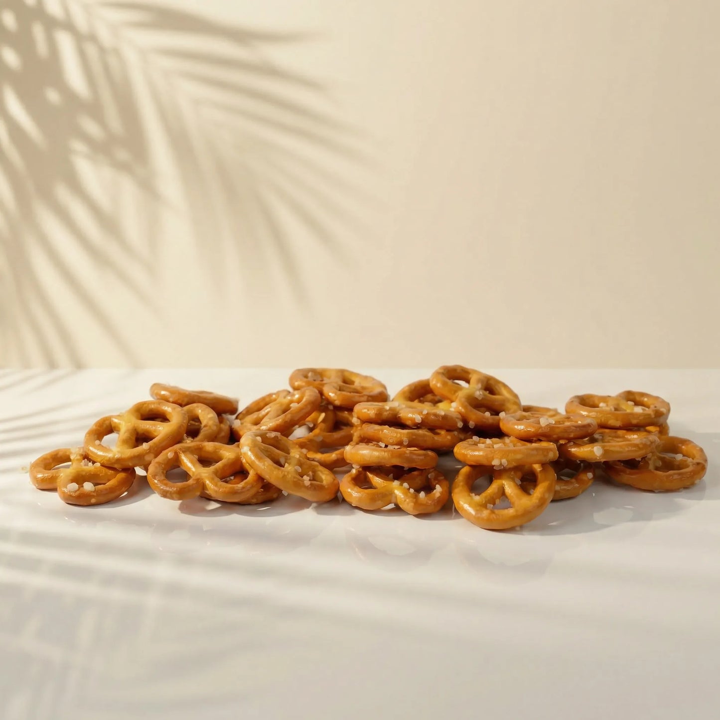 معجنات بريتزل صغيرة مملحة – وجبة خفيفة مالحة كلاسيكية 