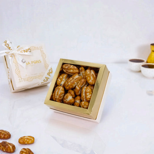 صندوق هدايا صغير بنكهة البقان والكراميل - إصدار أبيض فاتح